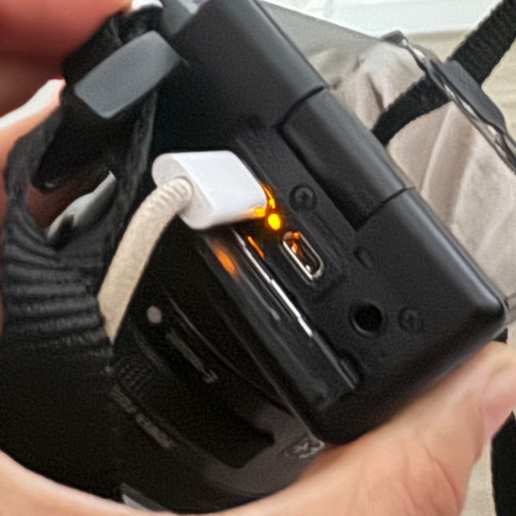 Sony - Alpha ZV-E10 Kit Mirrorless Camera with 16-50mm Lens - Black| - Picture 6 of 7